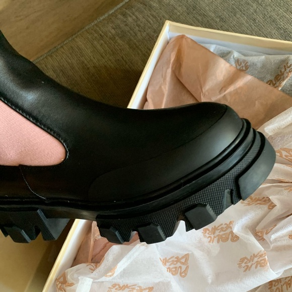 NIB Dolls Kill x PUBLIC DESIRE Kira Chelsea Boots Shoes Size US 6 - Picture 6 of 10